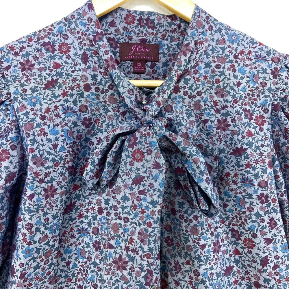 J Crew Tie Neck Blouse In Liberty Colombo Chambray Blue Multi Womens XS‎